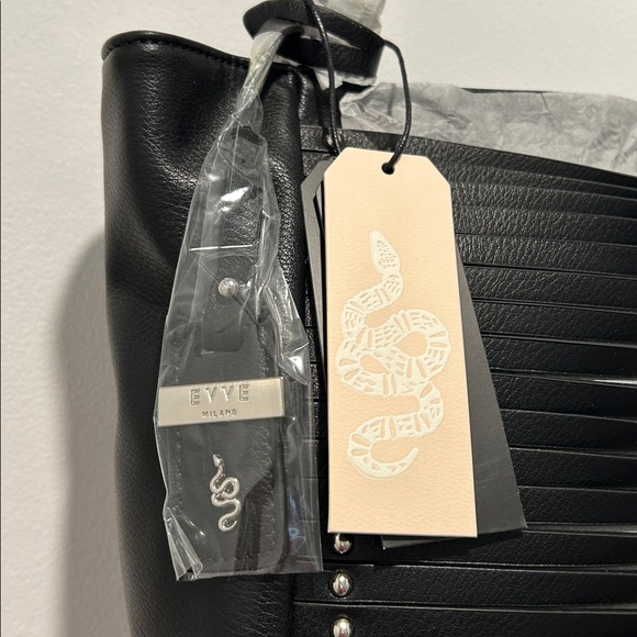 EVVE Milano Chicago Black & White Tote - NWT - Picture 11 of 12
